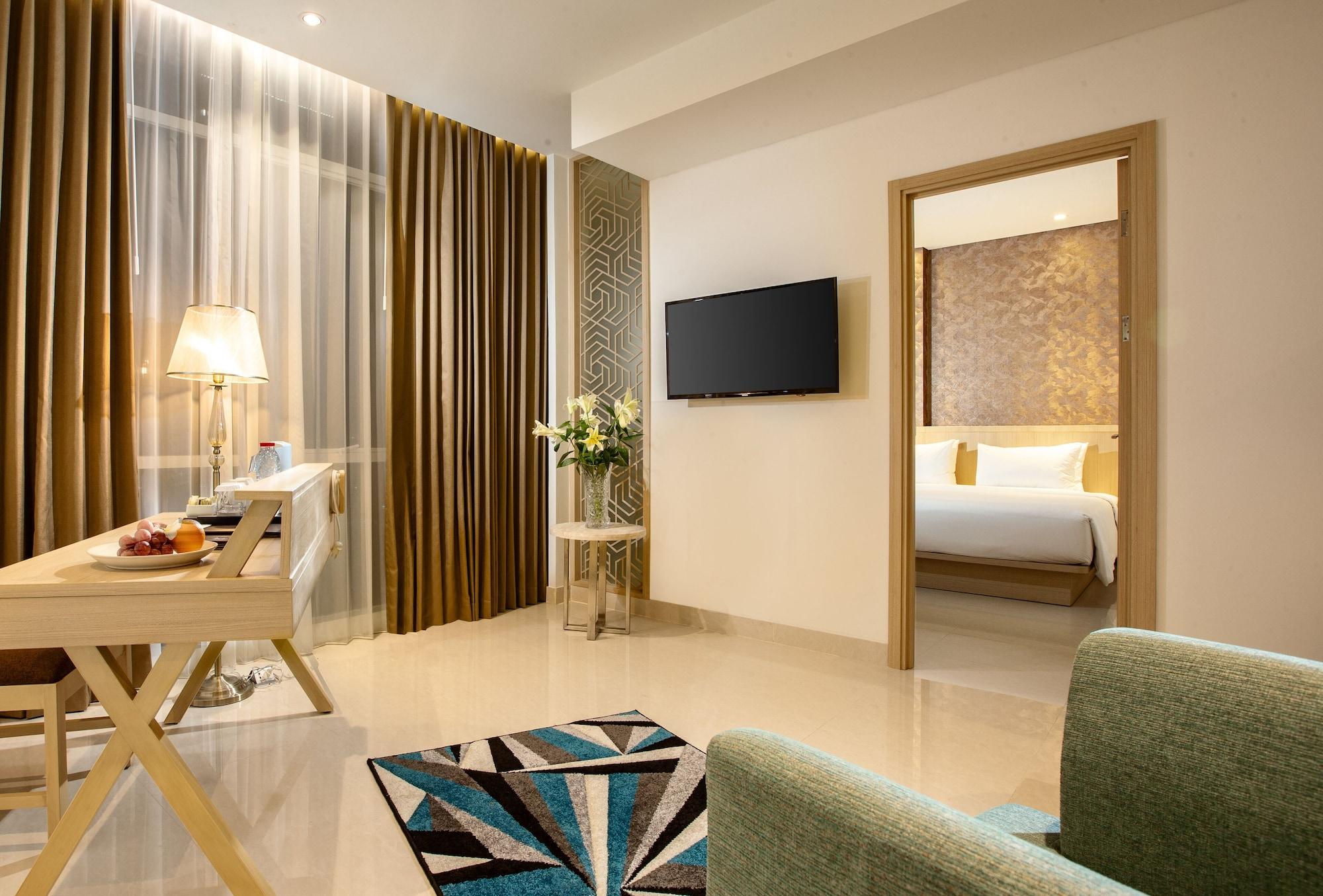 Hotel Santika Gresik Esterno foto