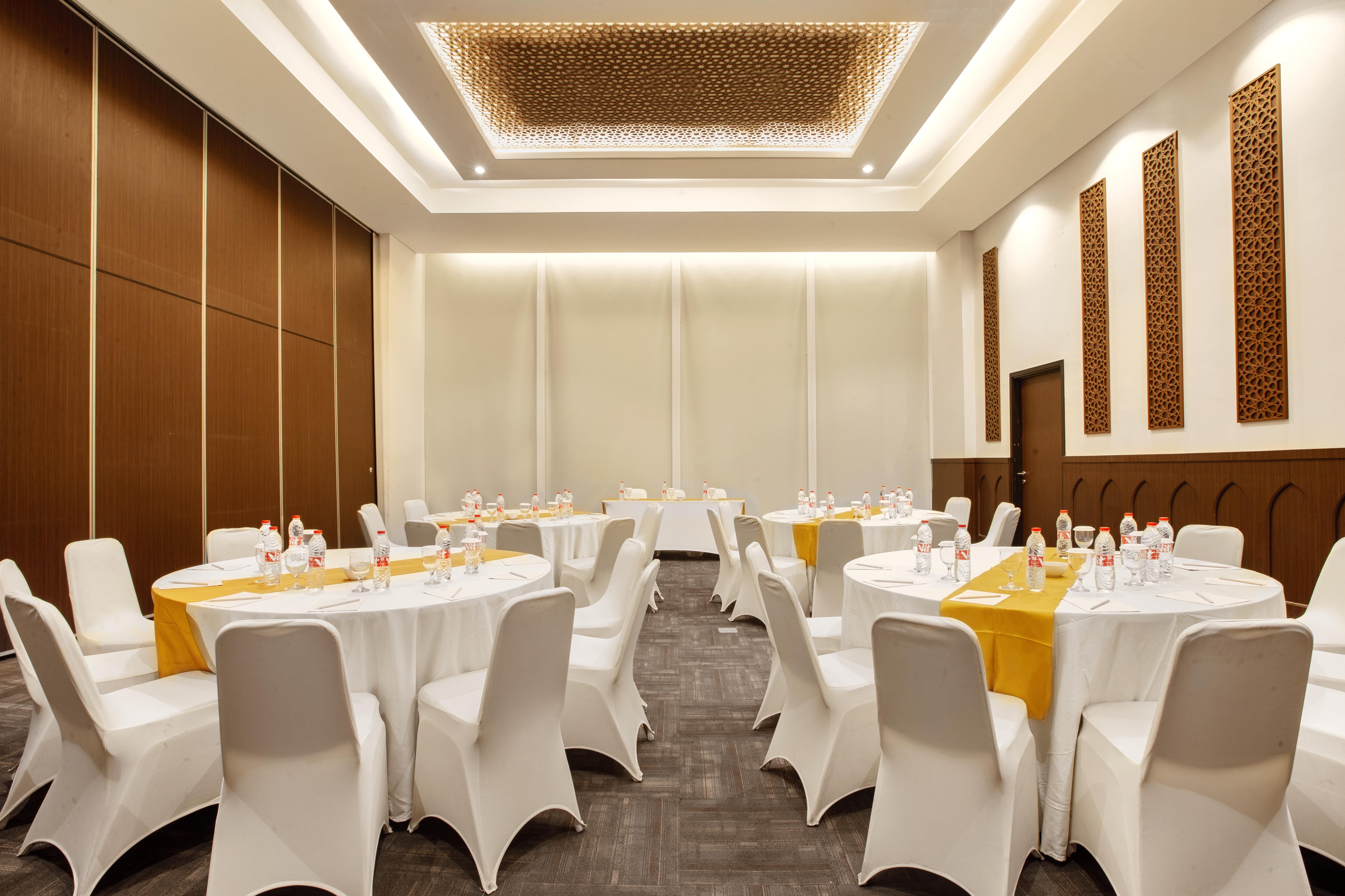 Hotel Santika Gresik Esterno foto