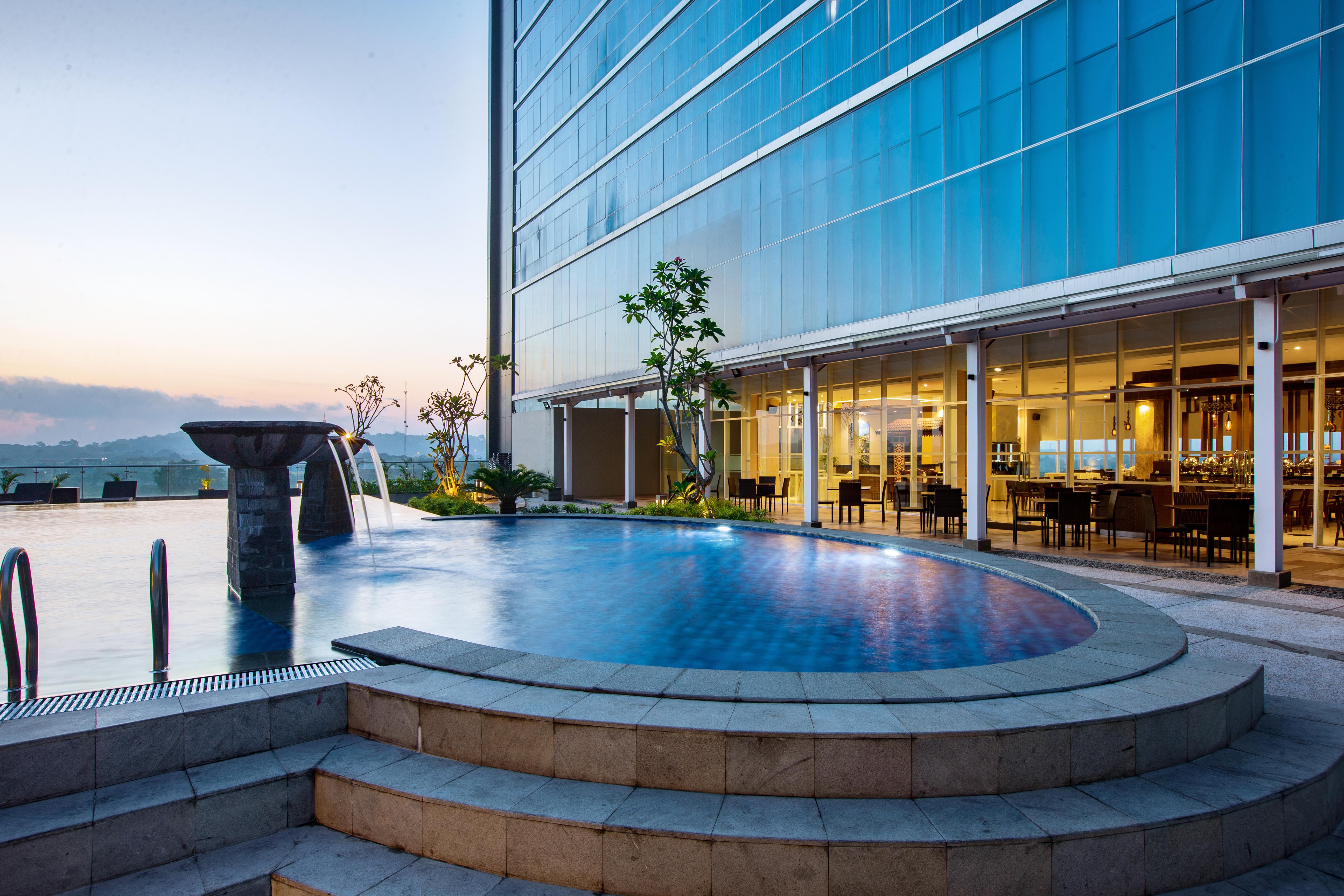 Hotel Santika Gresik Esterno foto
