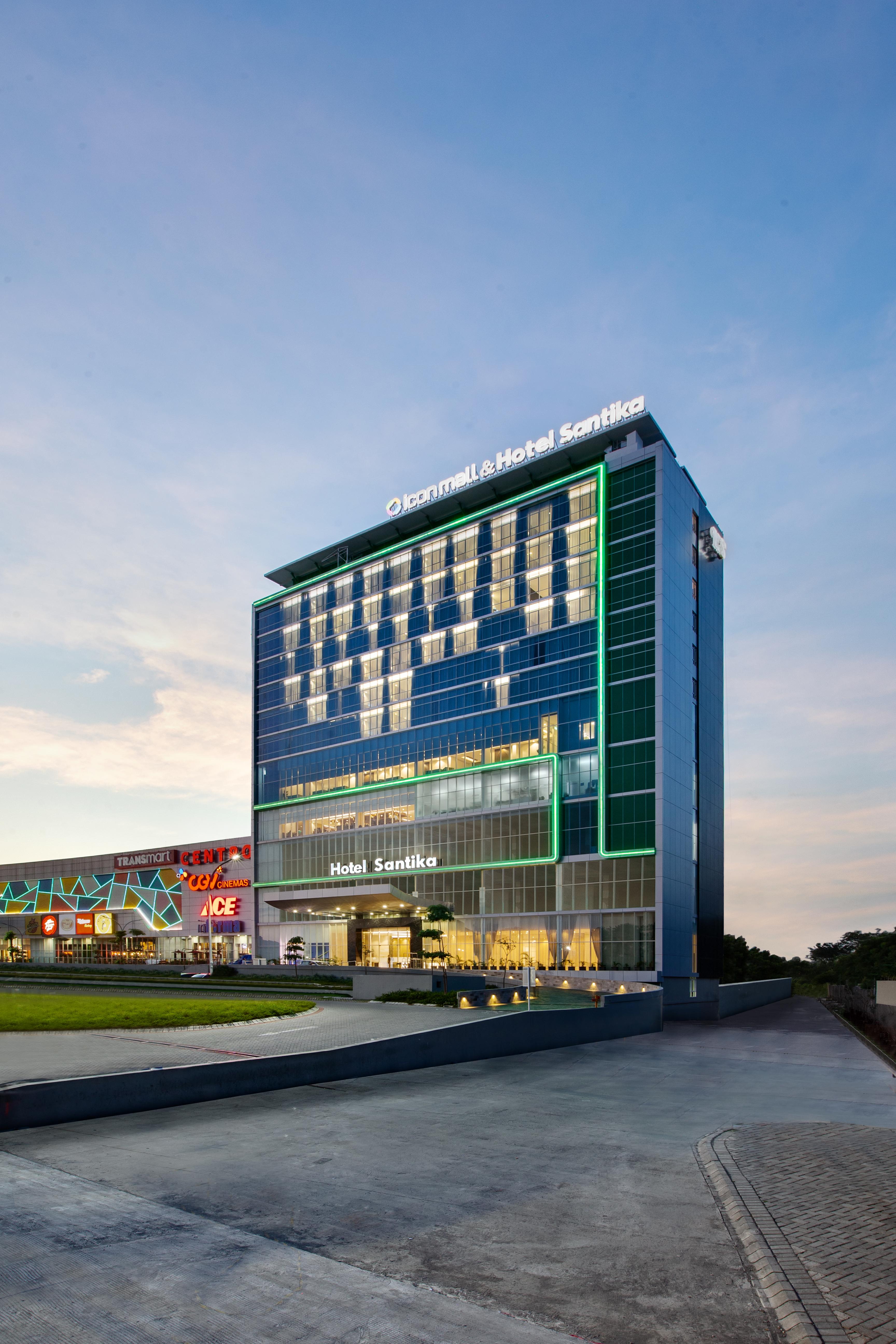 Hotel Santika Gresik Esterno foto