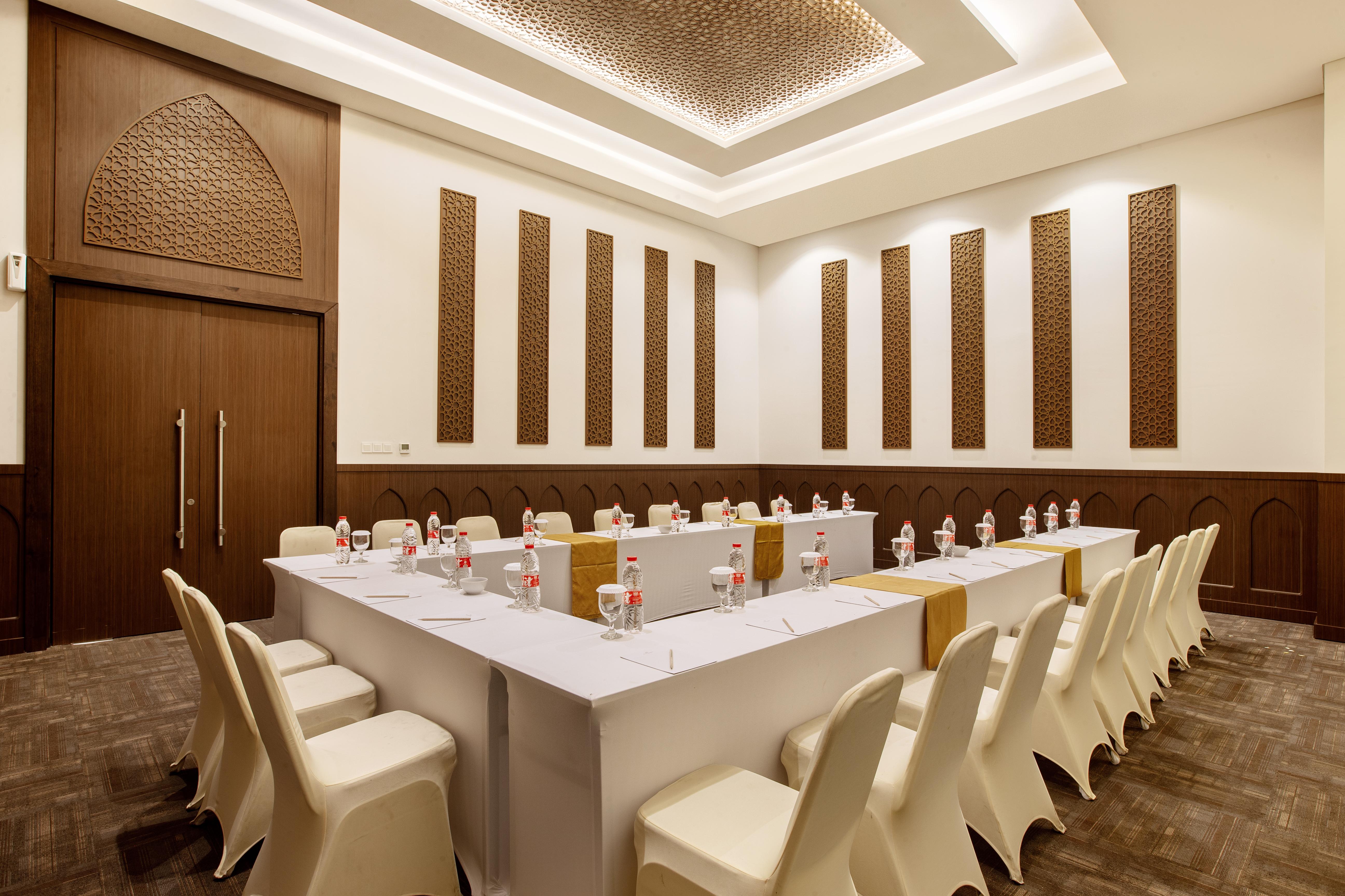 Hotel Santika Gresik Esterno foto