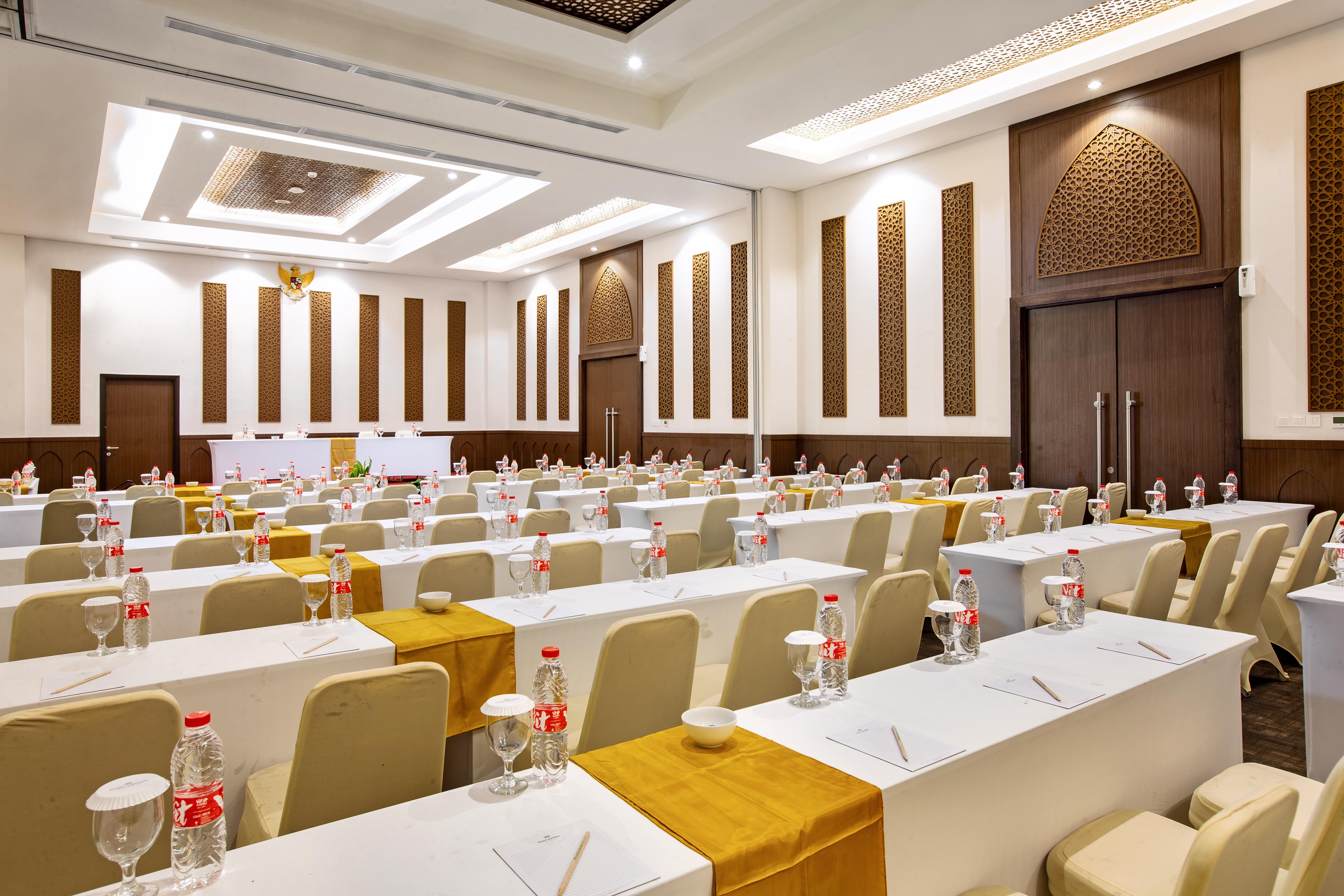 Hotel Santika Gresik Esterno foto